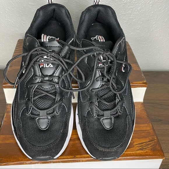 NWOT Fila Ray Tracer Chunky Sneakers Black and White Size 7 - Picture 3 of 10